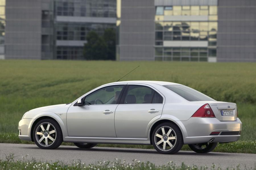  Ford Mondeo Titanium 2004 года  (фото 19 из 38)